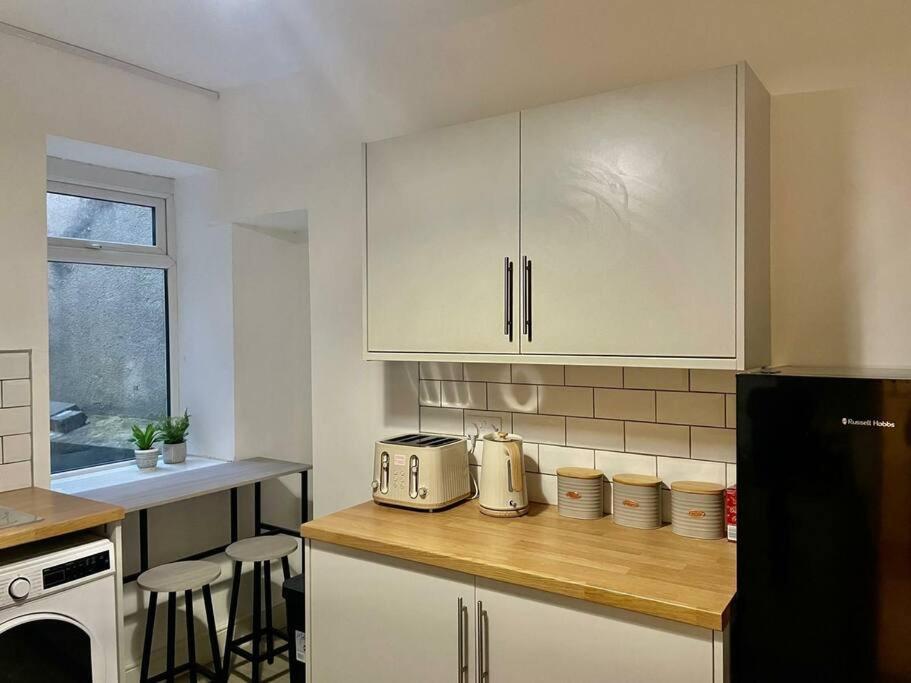 Cozy & Spacious 3-Bedroom Home By Tailored Accommodation 斯旺西 外观 照片