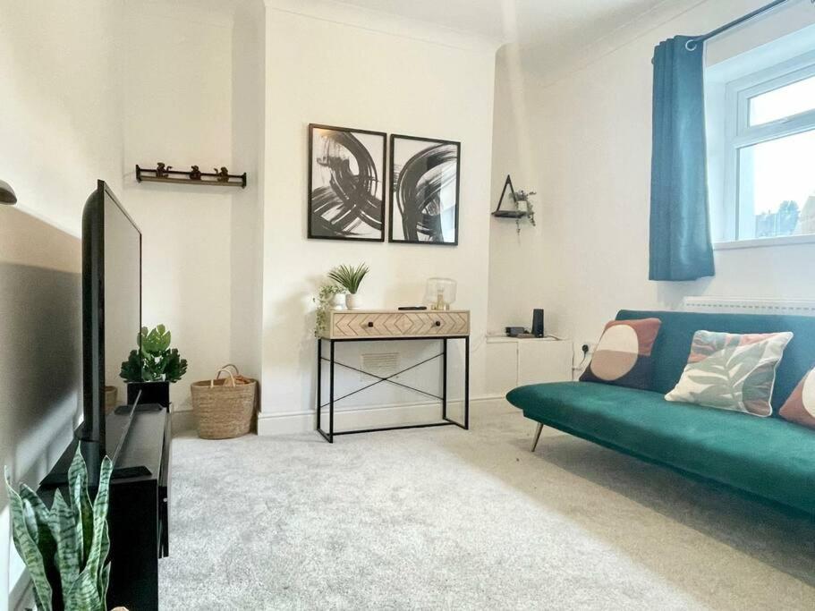 Cozy & Spacious 3-Bedroom Home By Tailored Accommodation 斯旺西 外观 照片