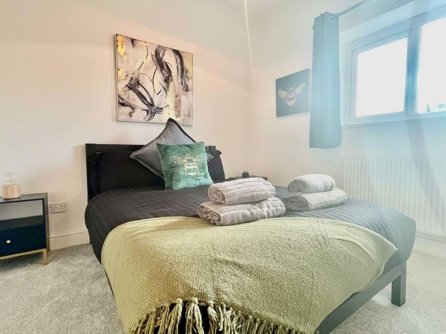 Cozy & Spacious 3-Bedroom Home By Tailored Accommodation 斯旺西 外观 照片